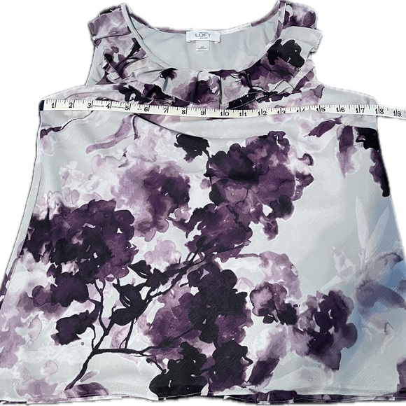 Loft (Ann Taylor) Petite Small Ruffle Neck Purple Gray Floral Sleeveless Blouse - Picture 4 of 7